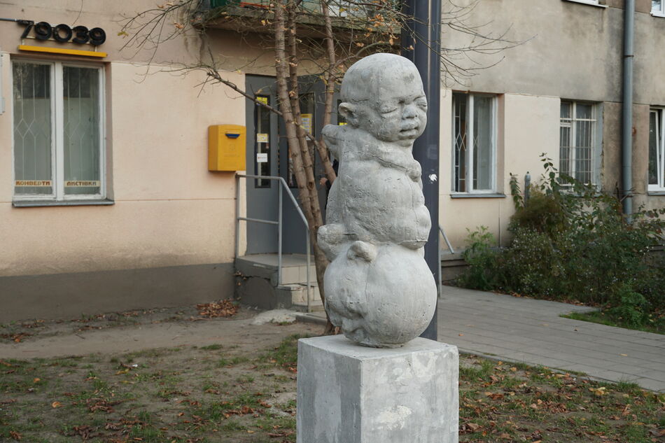 Встановлення скульптури «Embryo»